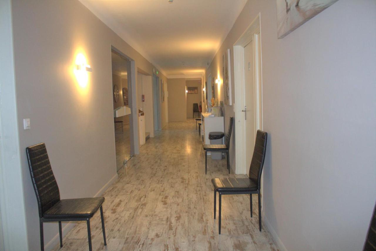 Logis Hotel Le Clement V Roquemaure  Esterno foto