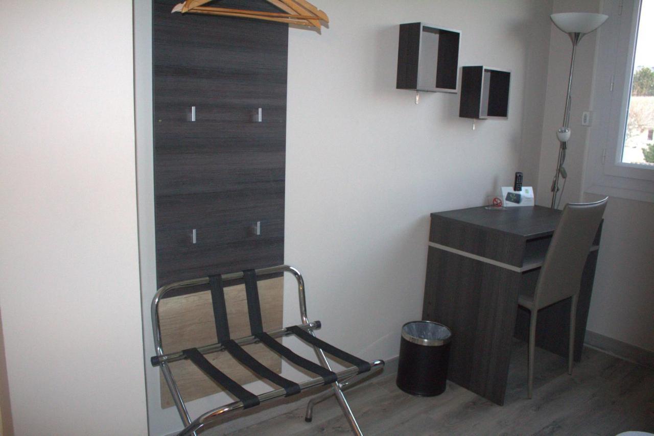 Logis Hotel Le Clement V Roquemaure  Esterno foto