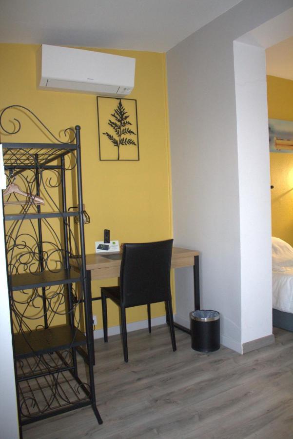 Logis Hotel Le Clement V Roquemaure  Esterno foto