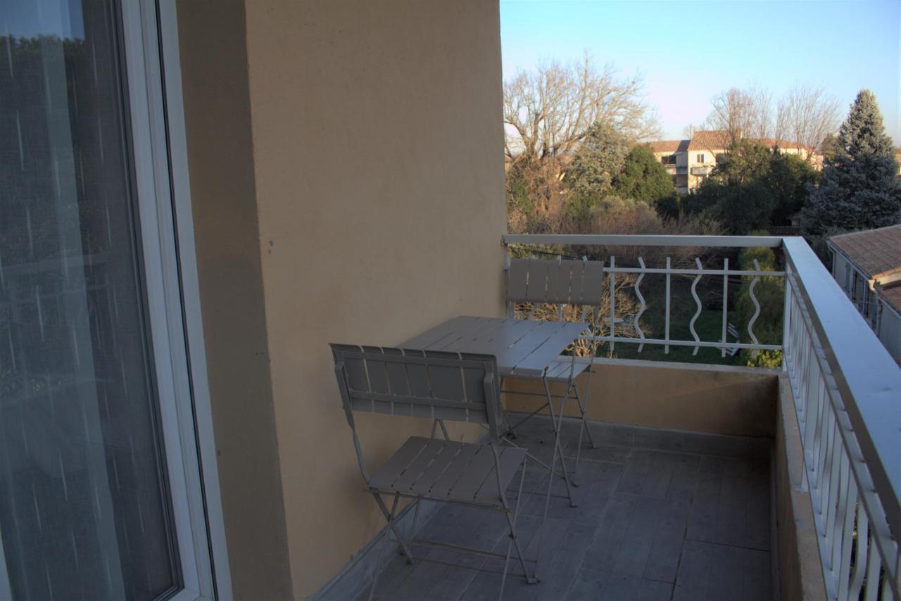 Logis Hotel Le Clement V Roquemaure  Esterno foto