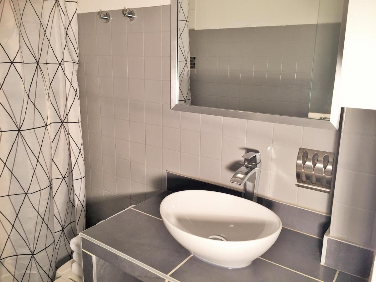 Logis Hotel Le Clement V Roquemaure  Esterno foto