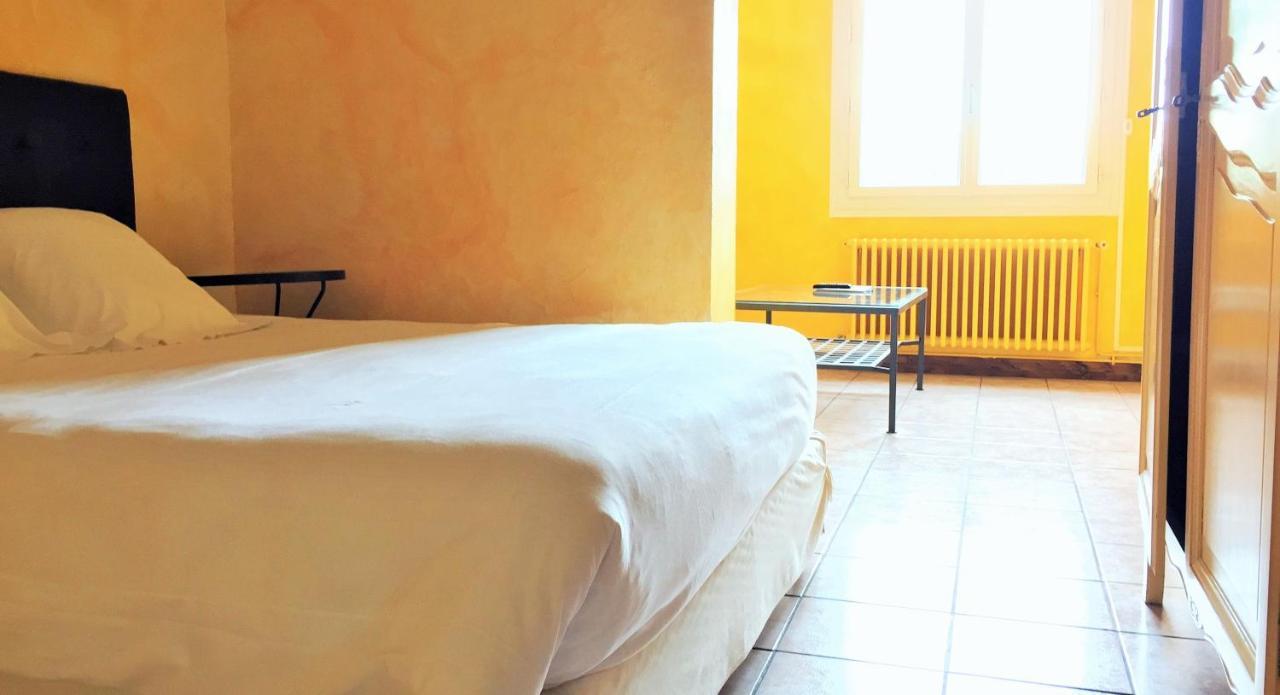 Logis Hotel Le Clement V Roquemaure  Esterno foto