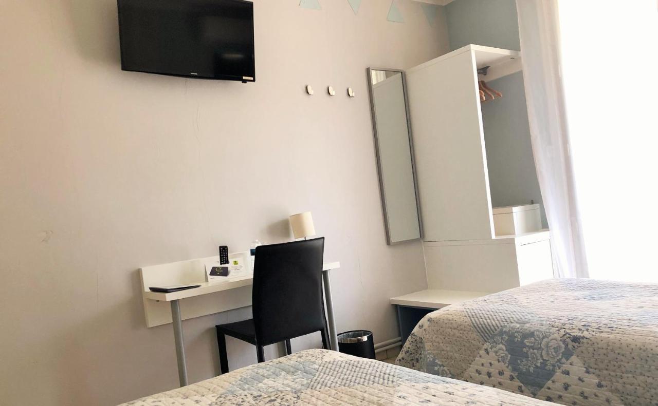 Logis Hotel Le Clement V Roquemaure  Esterno foto