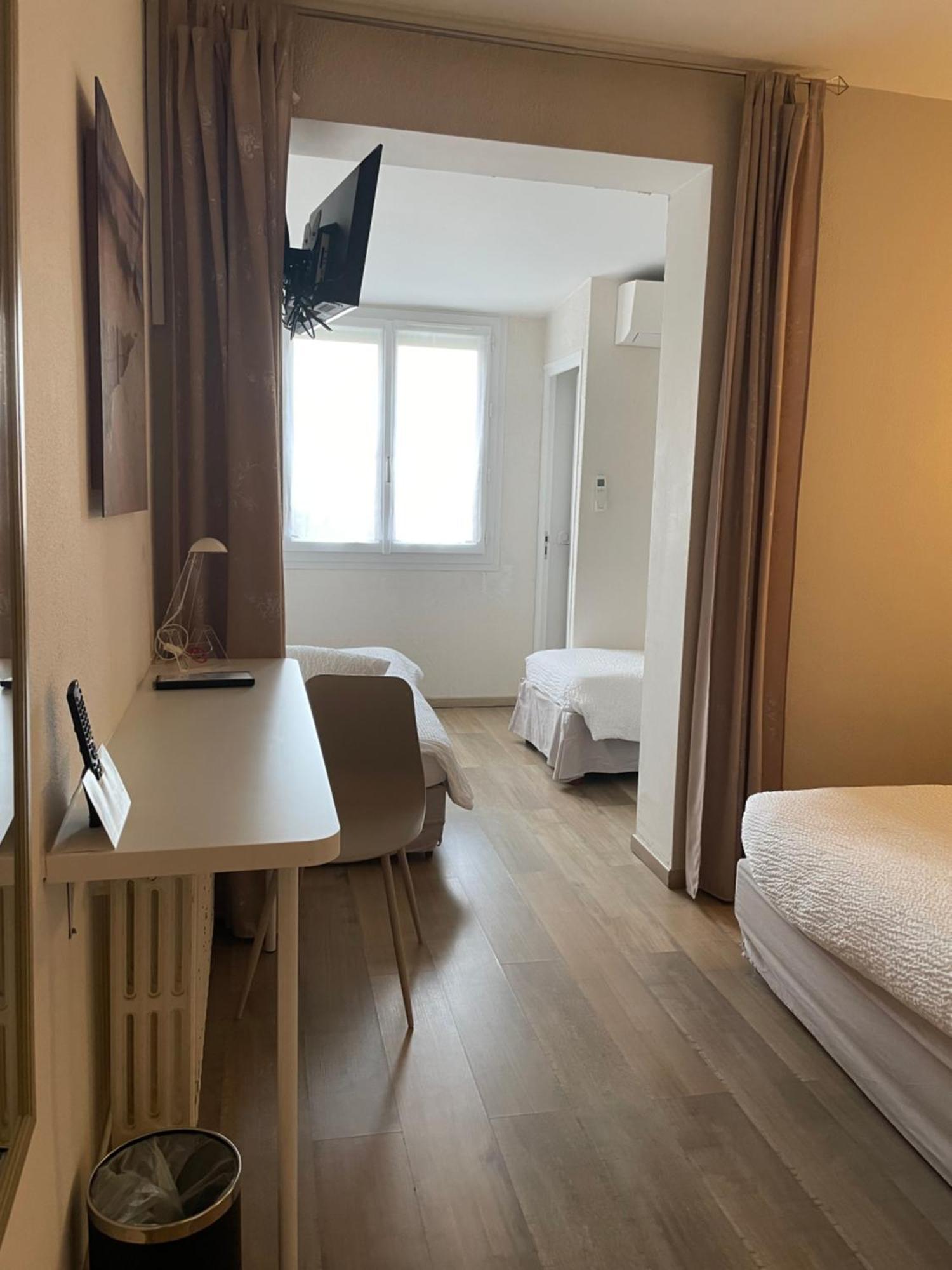 Logis Hotel Le Clement V Roquemaure  Esterno foto