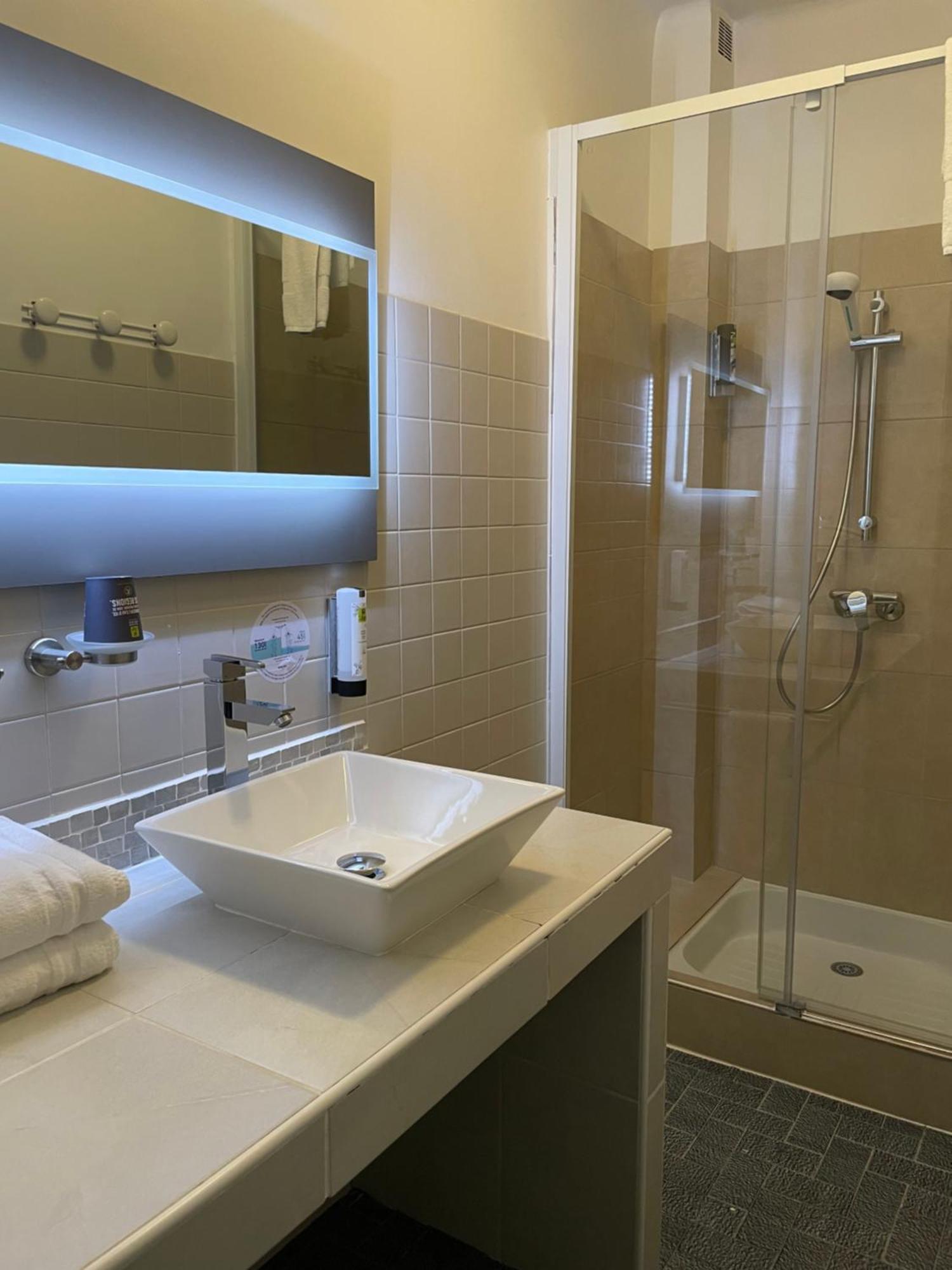 Logis Hotel Le Clement V Roquemaure  Esterno foto