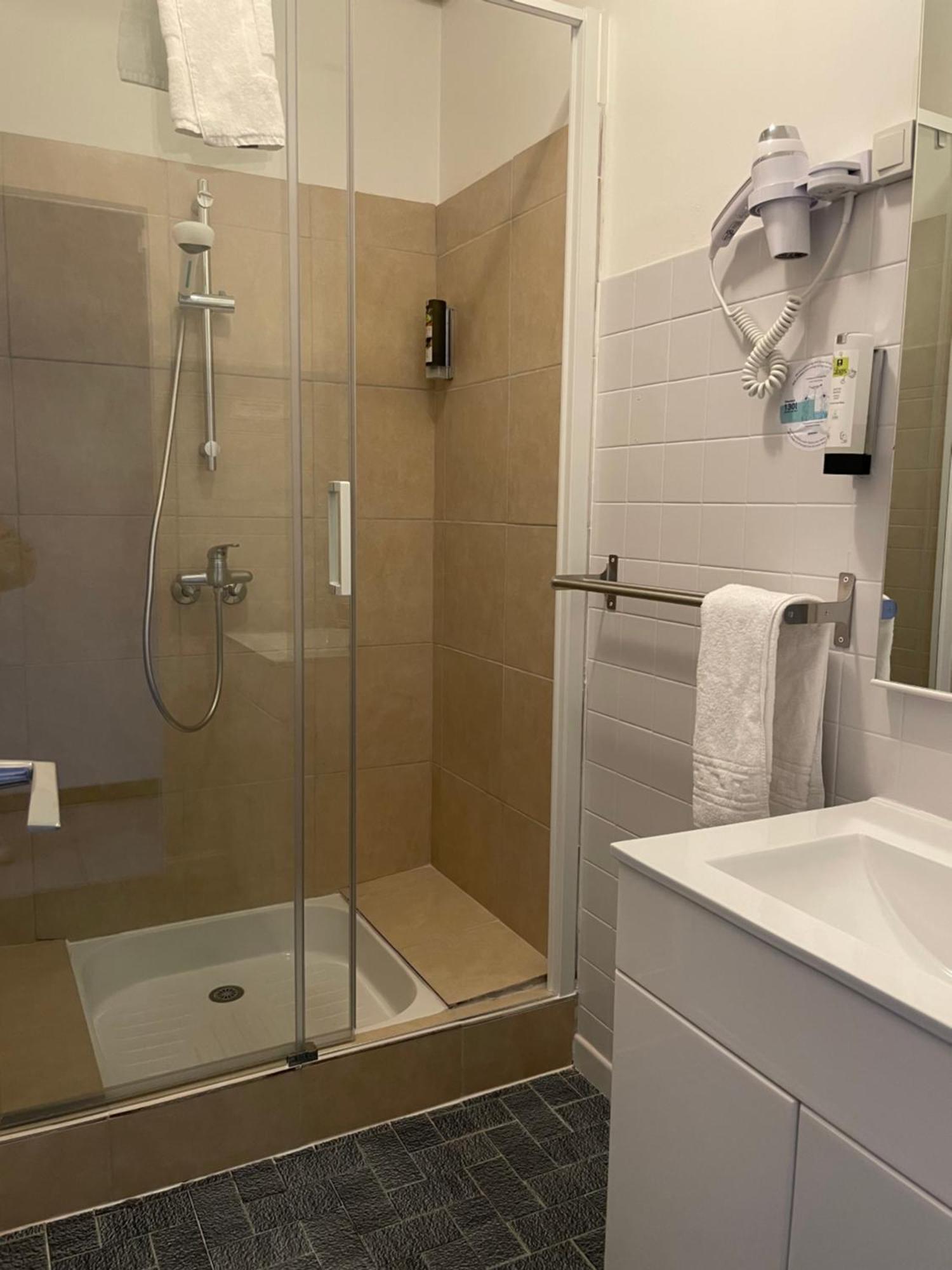 Logis Hotel Le Clement V Roquemaure  Esterno foto