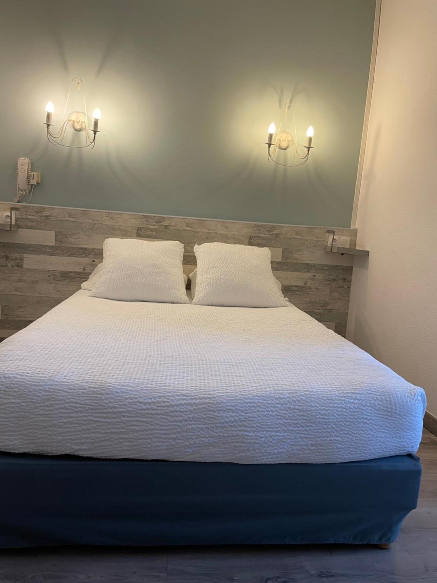 Logis Hotel Le Clement V Roquemaure  Esterno foto