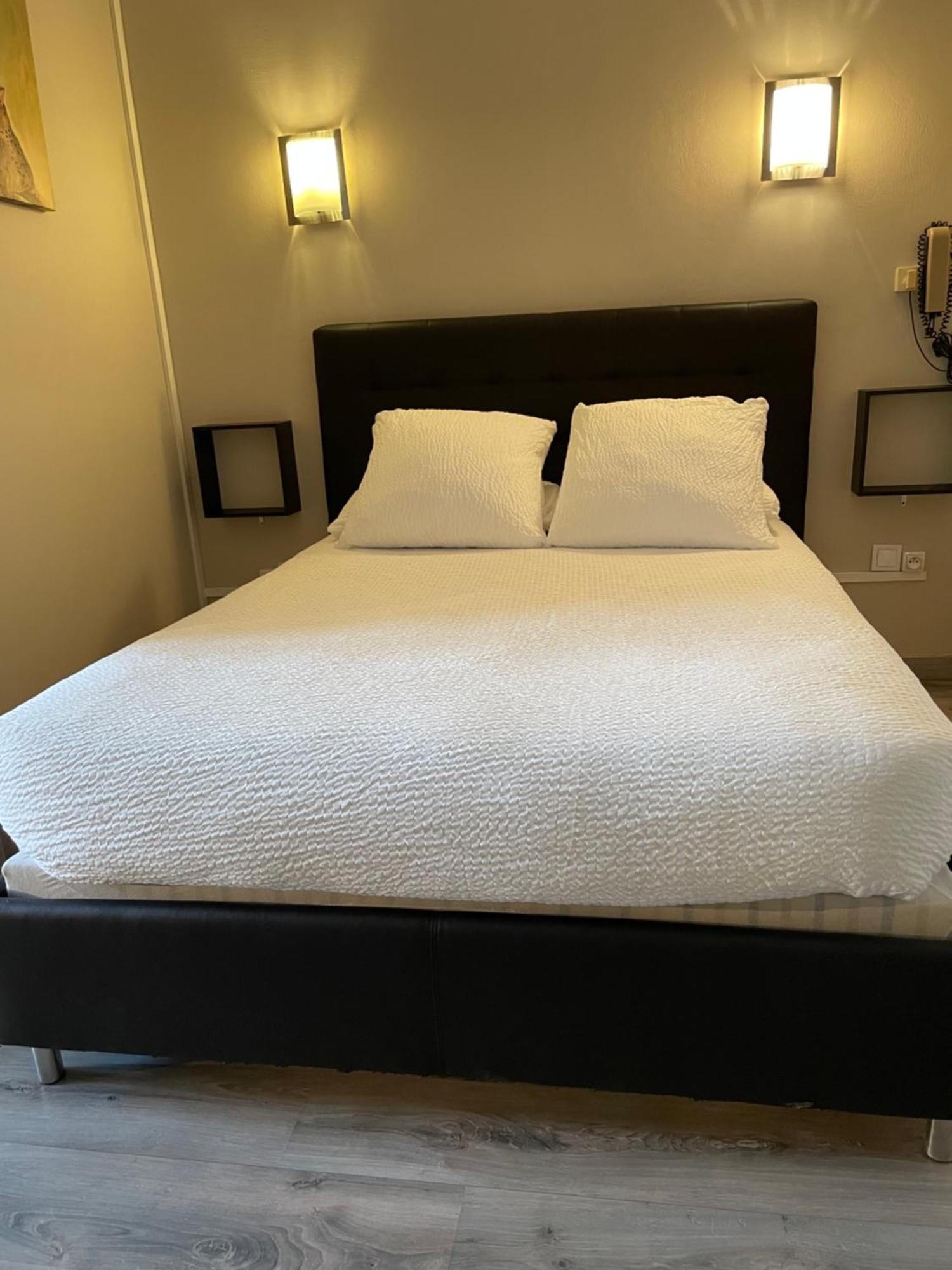 Logis Hotel Le Clement V Roquemaure  Esterno foto