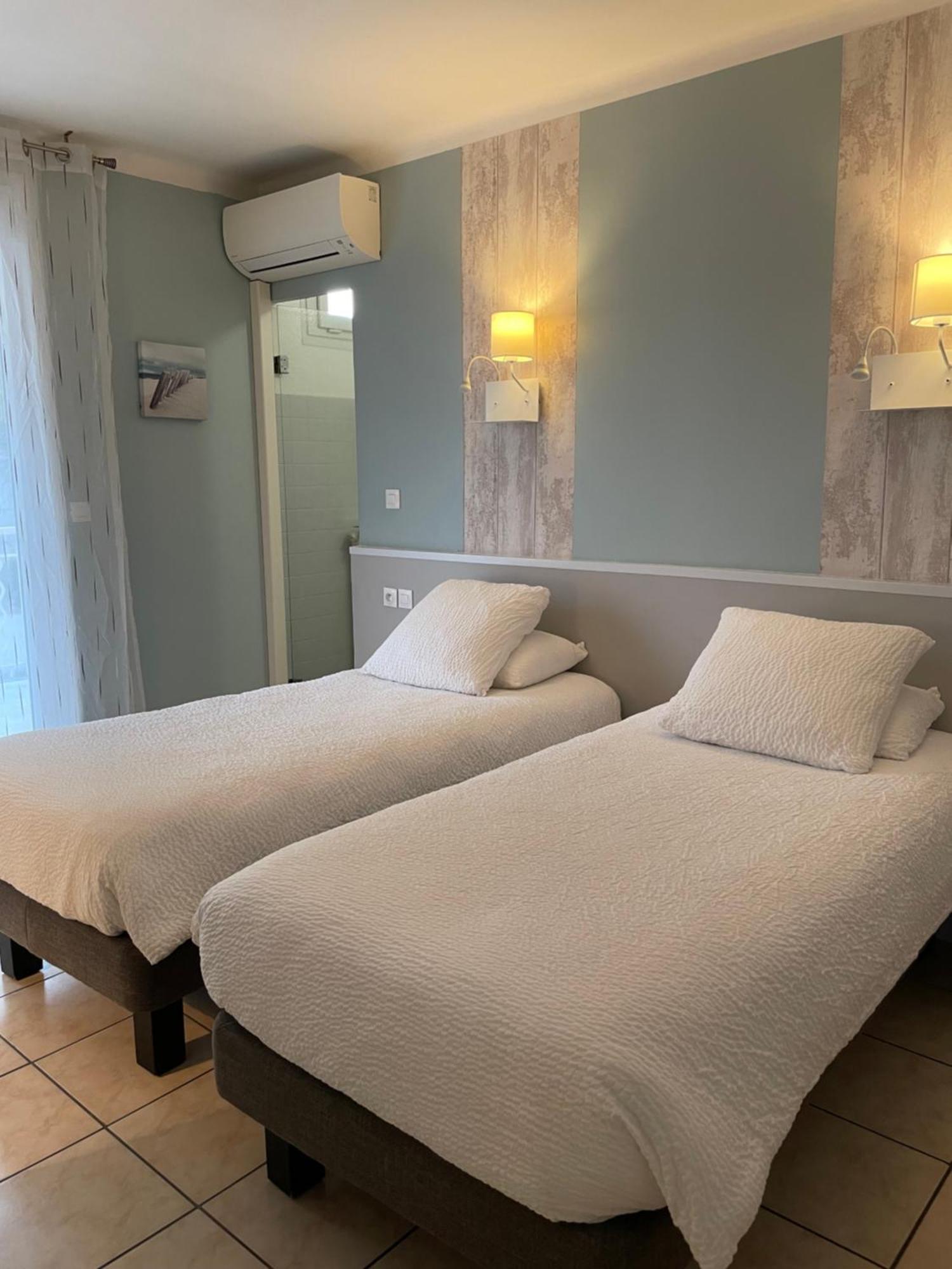 Logis Hotel Le Clement V Roquemaure  Esterno foto