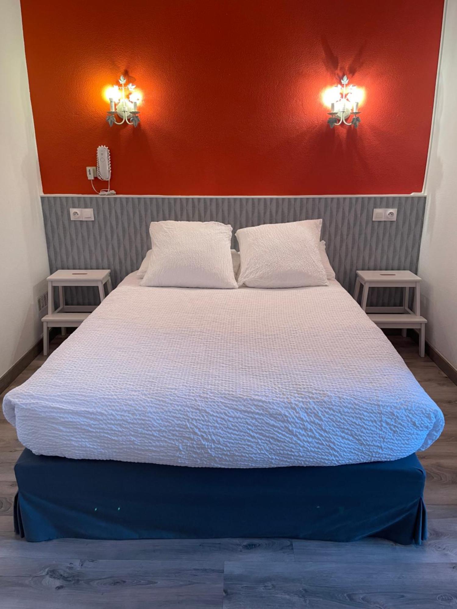Logis Hotel Le Clement V Roquemaure  Esterno foto