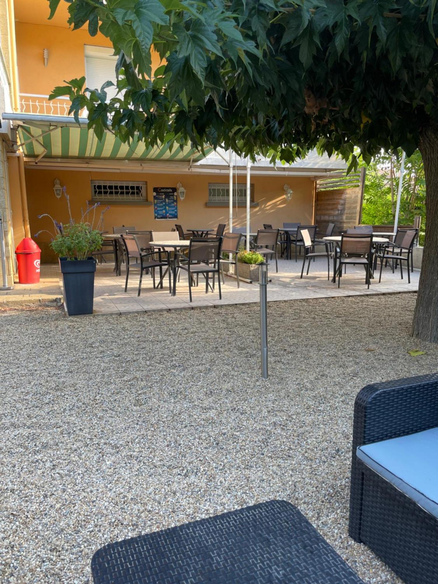 Logis Hotel Le Clement V Roquemaure  Esterno foto