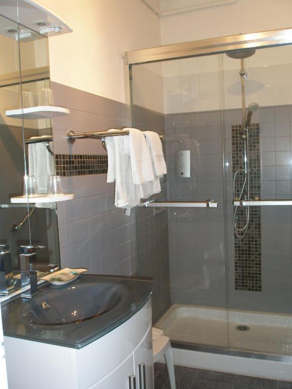 Logis Hotel Le Clement V Roquemaure  Esterno foto